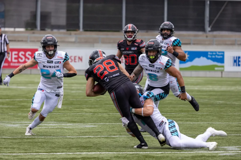 American football players in action, Munich Ravens vs. Mercenaries
