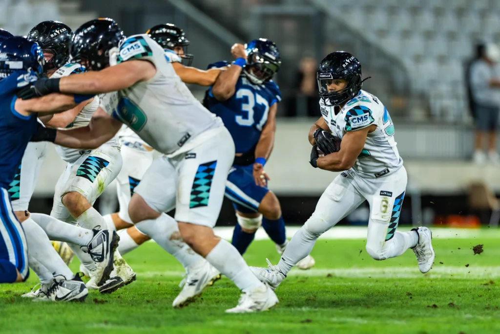 Munich Ravens running back Jonas Maier (#35) carries the ball against the Nordic Storm. 29.08.2026, Innsbruck, European Football Alliance, Championship Game, Munich Ravens - Nordic Storm. Foto: PFA/Rico Doninelli